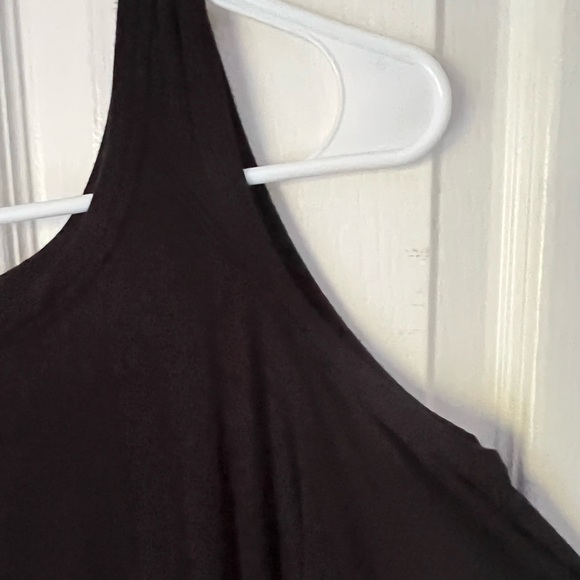 Long Sleeve with Cut out shoulder - Picture 5 of 5